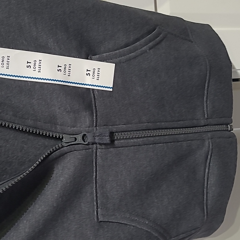 CAT AND JACK GRAY LONG SLEEVE BOYS FLEECE ZIPPER UP HOODIE WITH 2 POCKETS NEW 5T - Picture 2 of 5